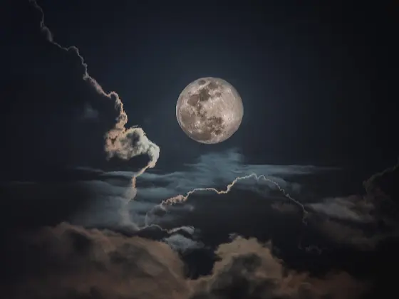 신성한 보름달 명상
